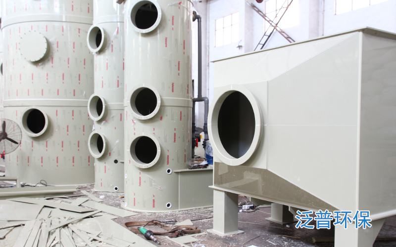 泛（fàn）普環保活性炭吸附箱（xiāng）加工圖